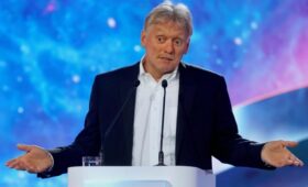 Песков посоветовал «быть проще» в ответ на вопрос о загранпаспортах