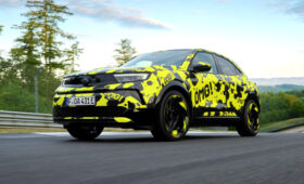 То же яйцо, только в профиль: Opel официально анонсировал спортивный Mokka GSE