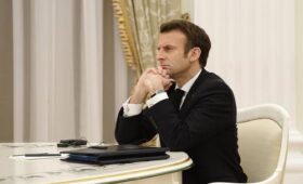Политолог объяснил, как Макрон будет усиливать давление на Москву