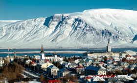 В Исландии сочли почти неизбежным вступление в ЕС из-за США и Гренландии